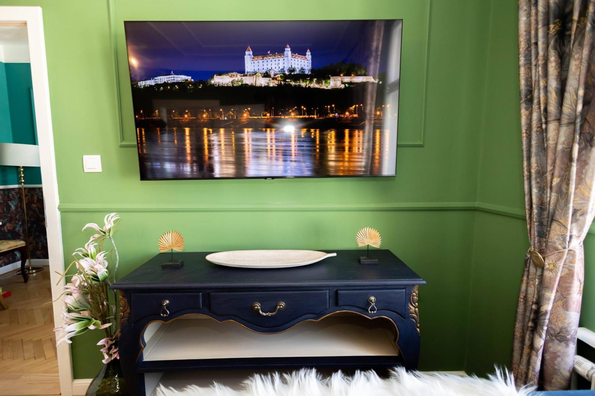 New, Stylish And Spacious Apartment Bratislava Buitenkant foto
