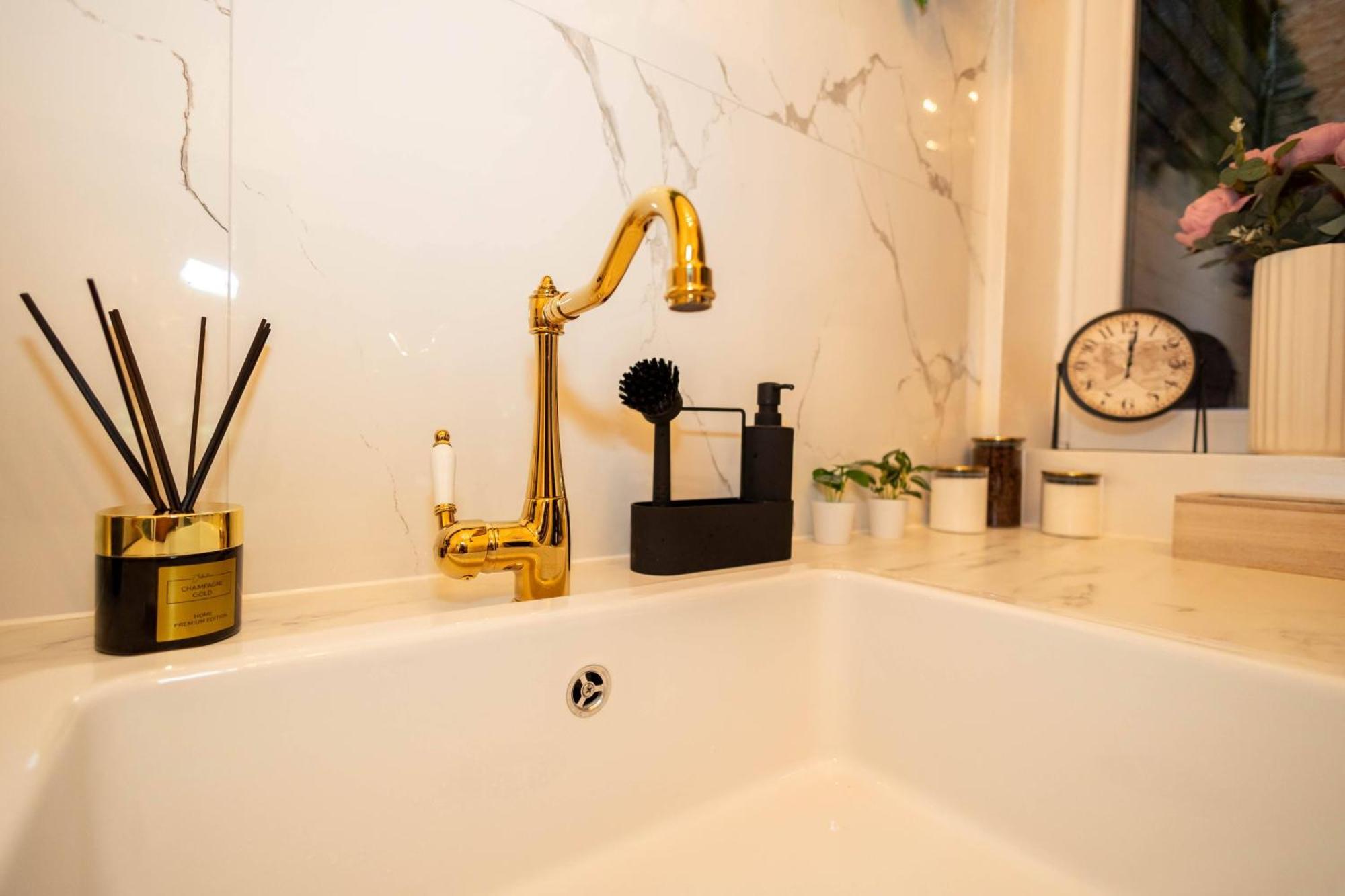 New, Stylish And Spacious Apartment Bratislava Buitenkant foto